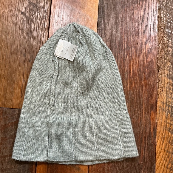 Marmot Mountain Knit Beanie Hat Gray Cuffed Logo Patch Winter Outdoor - Picture 5 of 6